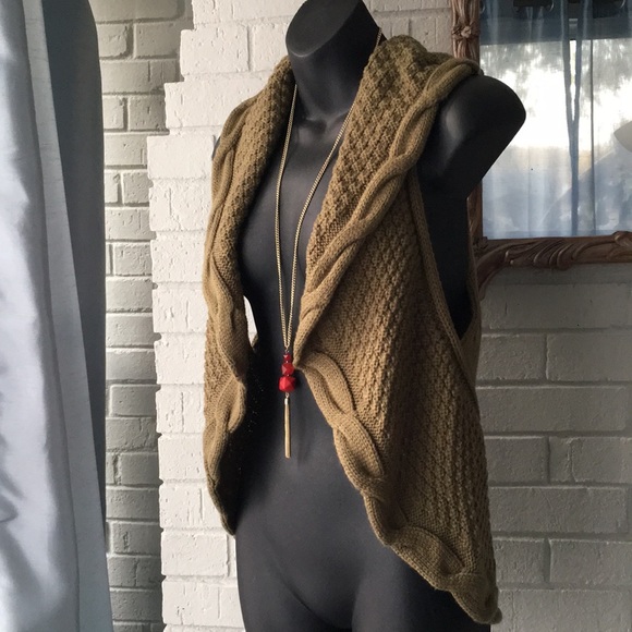 Takeout Jackets & Blazers - Take out balsam green open front sleeveless vest